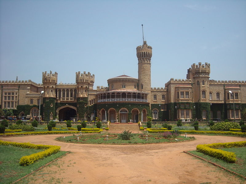 800px-Bangalore_palace