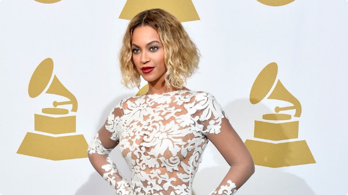 020515-b-real-style-beauty-fashion-flashback-21-unforgettable-grammys-red-carpet-moments-grammy-beyonce