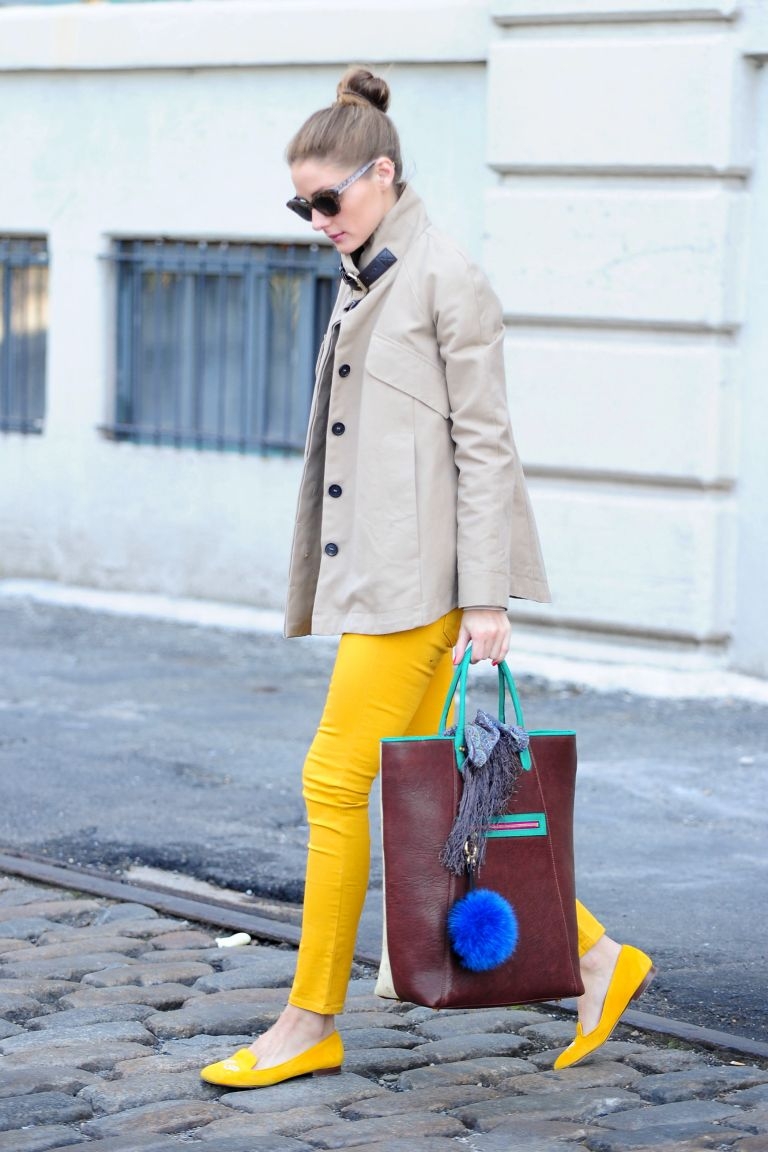 Olivia-Palermo-In-Yellow-Loafers-and-Berry-Brown-Tote