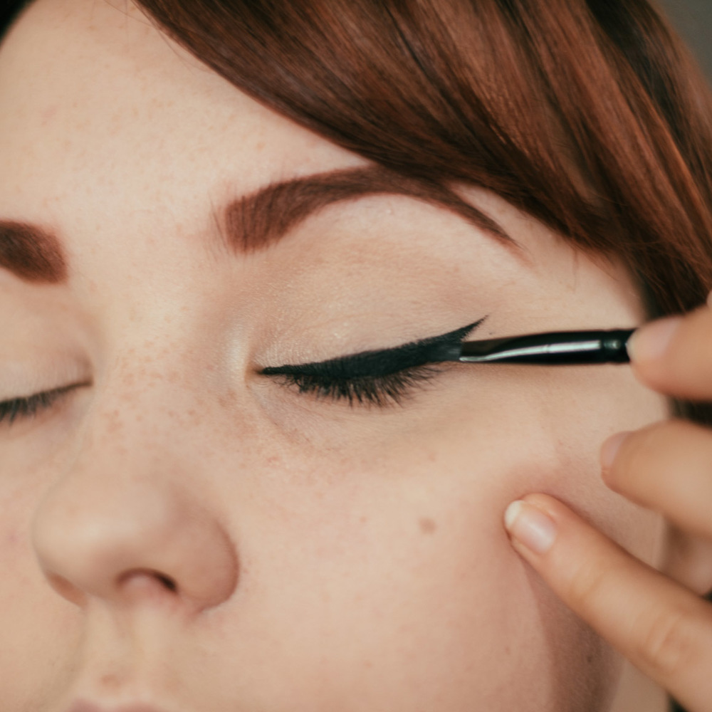 Set-Your-Eyeliner-with-Eyeshadow